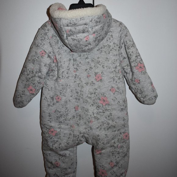 Grey/ pink flowers bunting suit.6-9 MONTHS - Picture 2 of 2